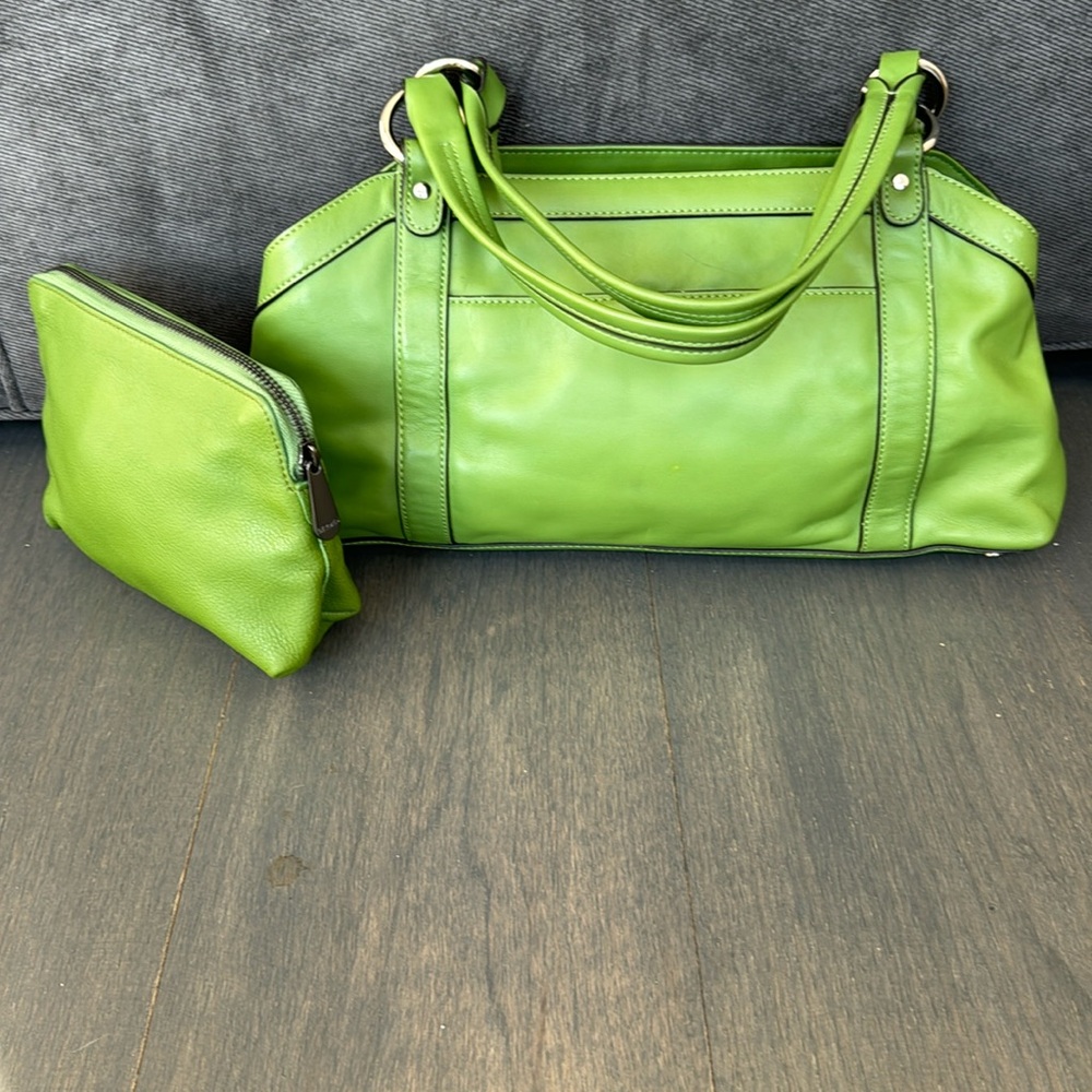 Talbots Leather Shoulder Bag and Matching Leather toiletry bag.Comes as a set.☘️